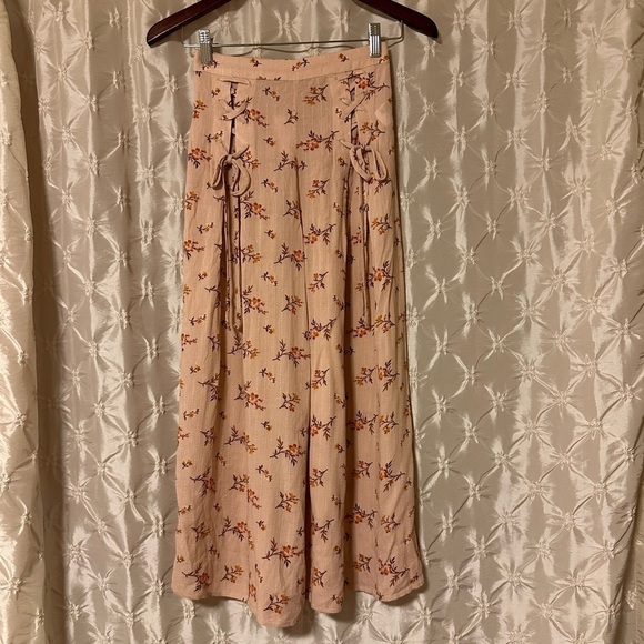 American Eagle Pink Floral Wide Leg Cropped Gaucho Pants - Picture 1 of 11